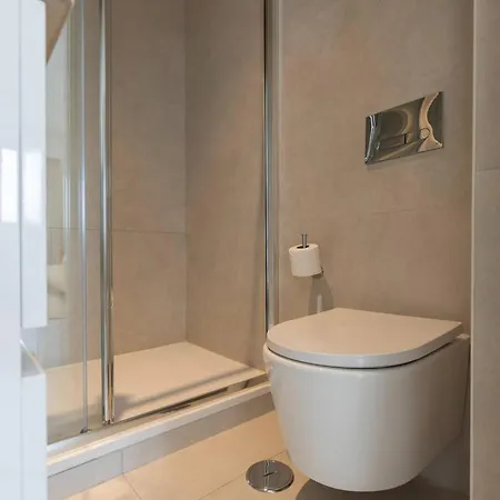 176 - Charming Riverview 아파트