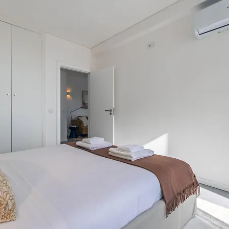 176 - Charming Riverview