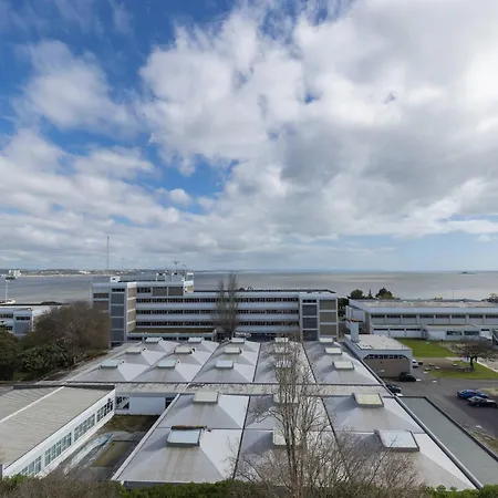 176 - Charming Riverview 아파트