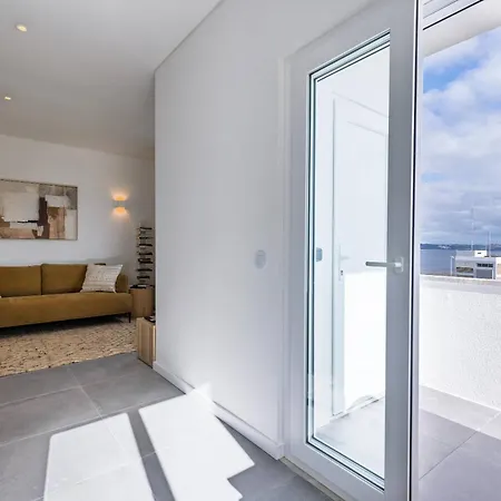 176 - Charming Riverview 아파트