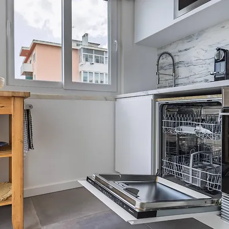 176 - Charming Riverview *