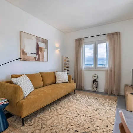 176 - Charming Riverview Апартаменты Оэйраш