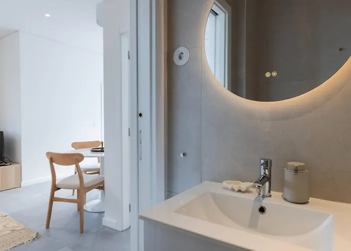 176 - Charming Riverview Apartamento