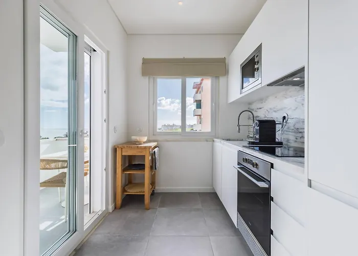 176 - Charming Riverview *