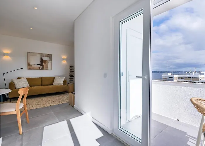 176 - Charming Riverview Apartamento