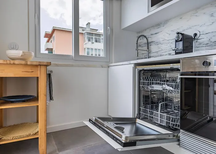 176 - Charming Riverview *